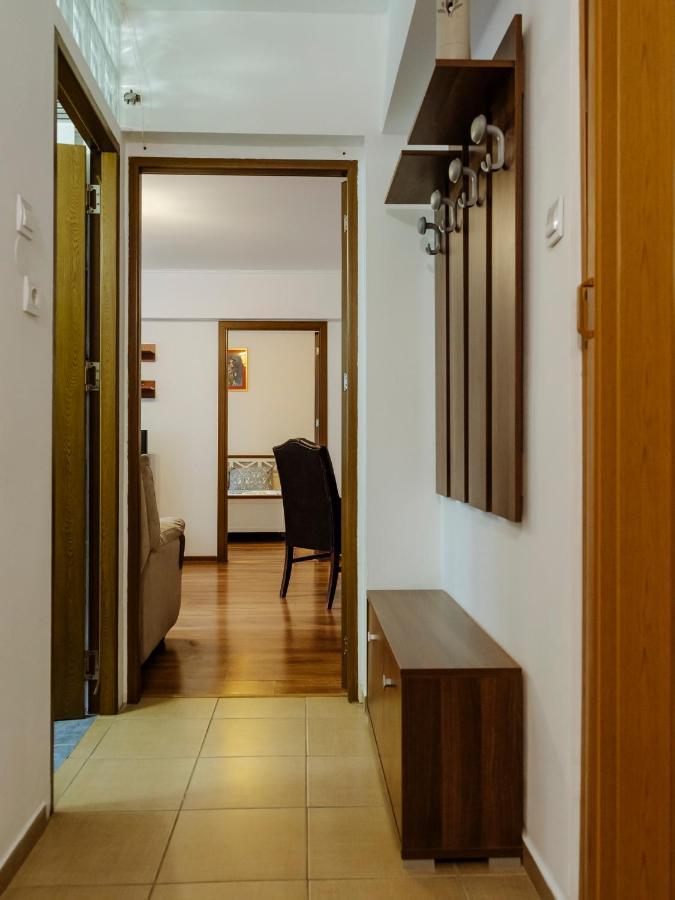 Old Town Historic Apartment With Backyard Mini Park بوخارست المظهر الخارجي الصورة