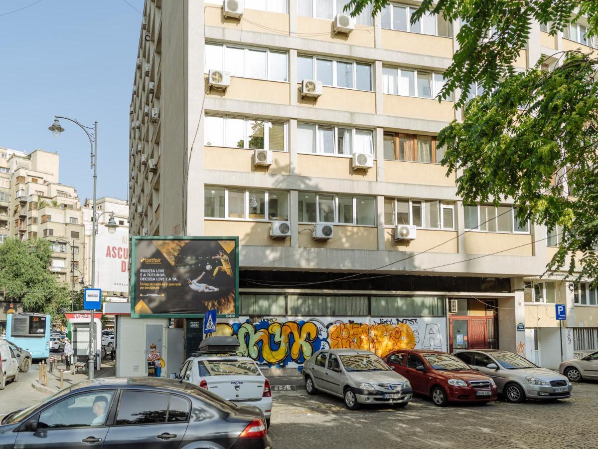 Old Town Historic Apartment With Backyard Mini Park بوخارست المظهر الخارجي الصورة