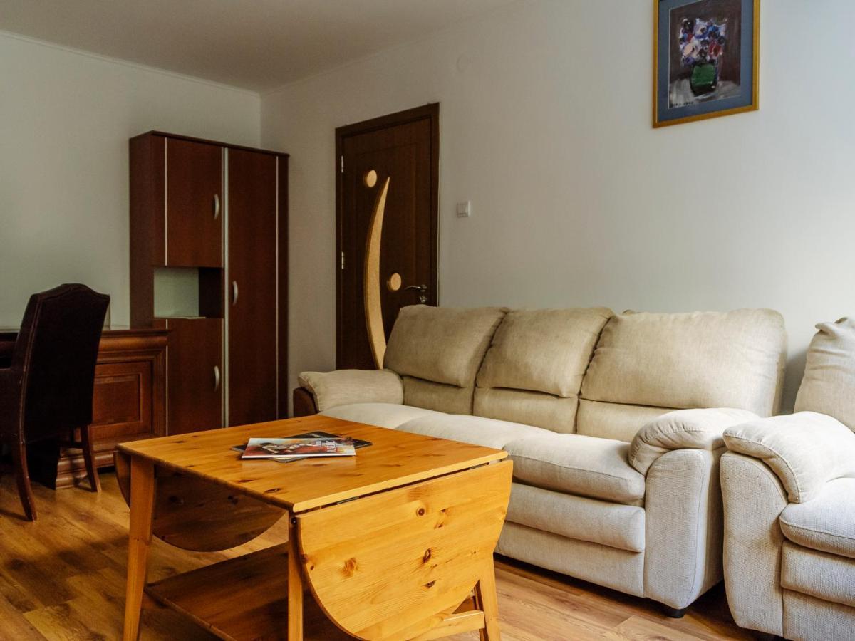 Old Town Historic Apartment With Backyard Mini Park بوخارست المظهر الخارجي الصورة