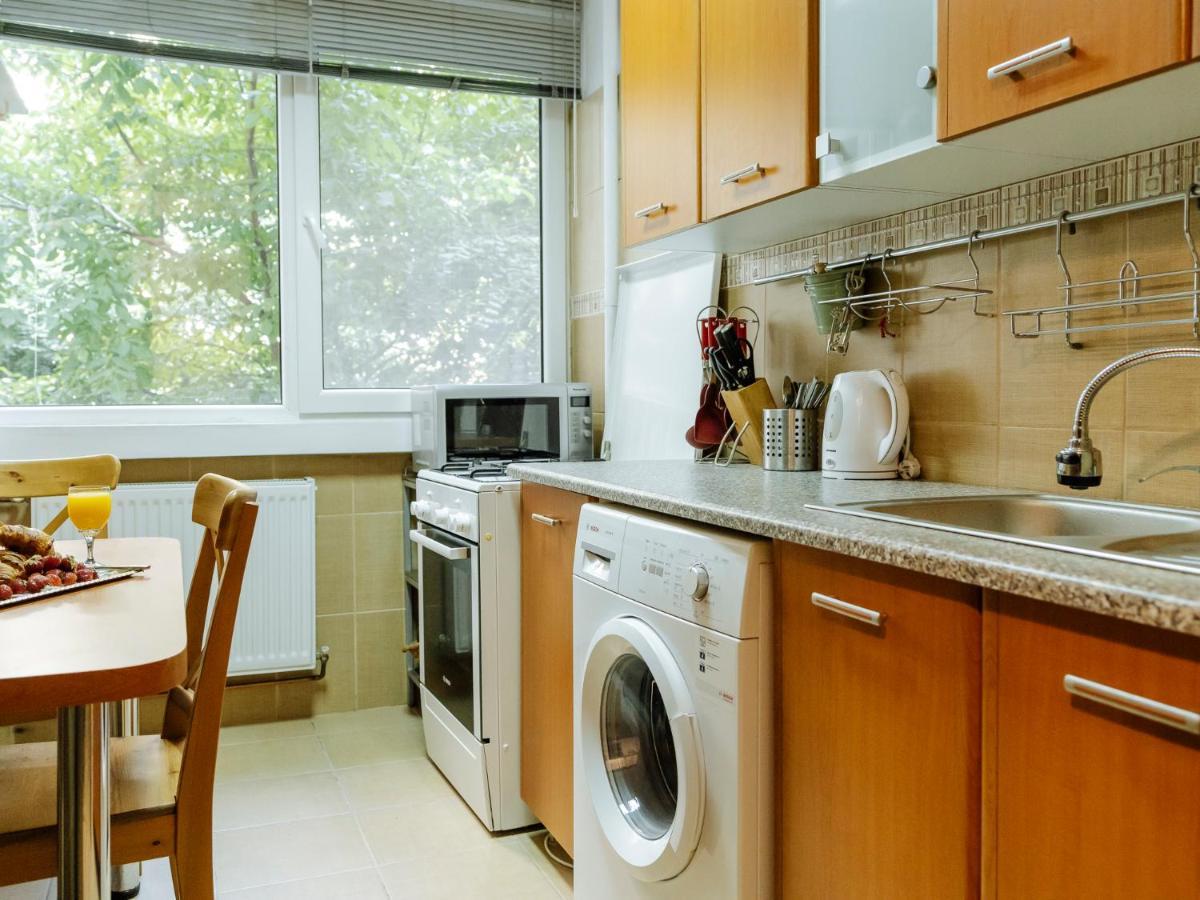 Old Town Historic Apartment With Backyard Mini Park بوخارست المظهر الخارجي الصورة